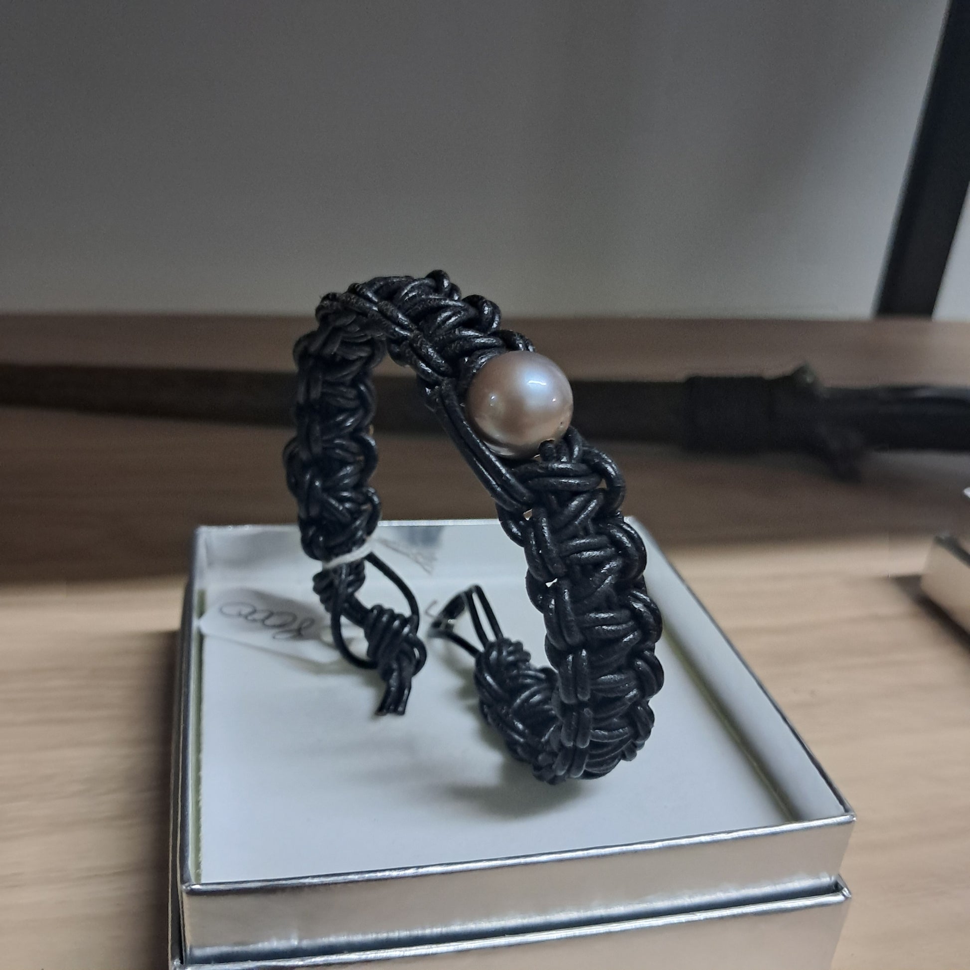 Bracelet cuir noir et perle de culture de Tahiti